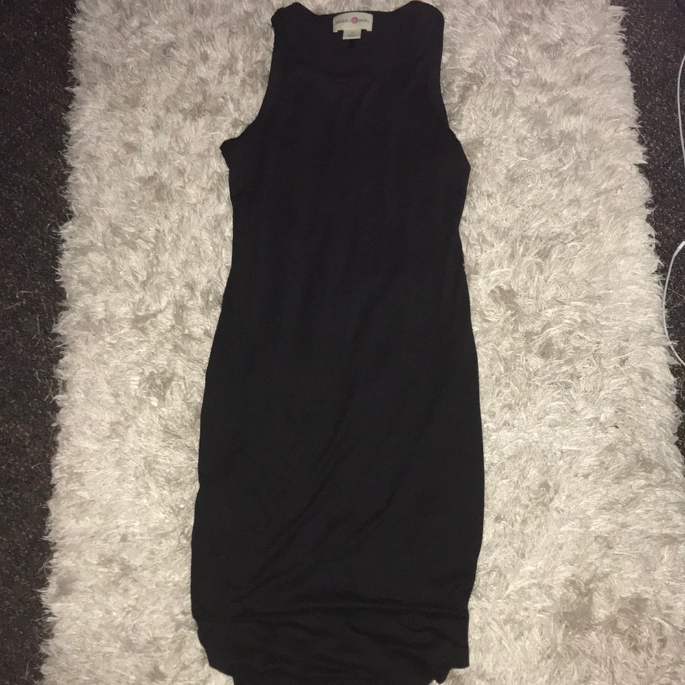 Midi dress comes to the knees